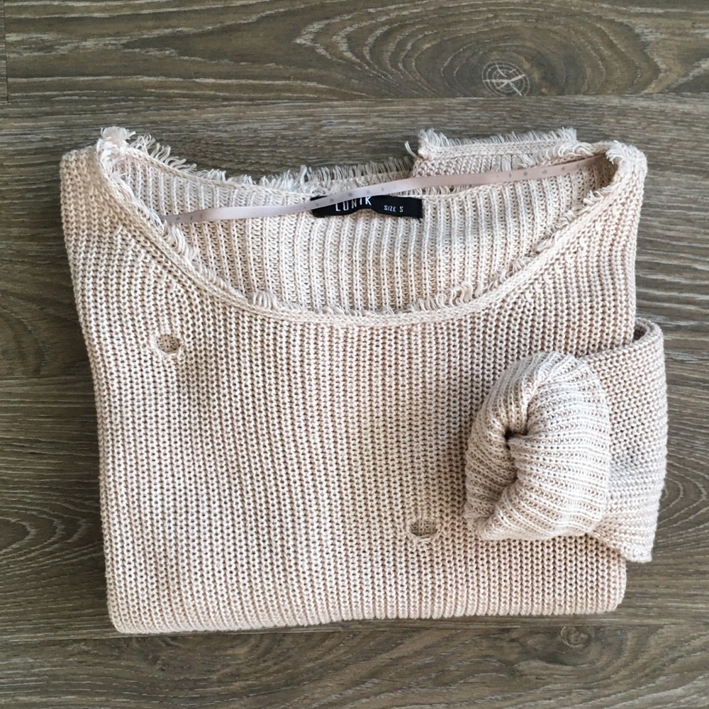 Lunik Hole Knit Sweater with Fringe